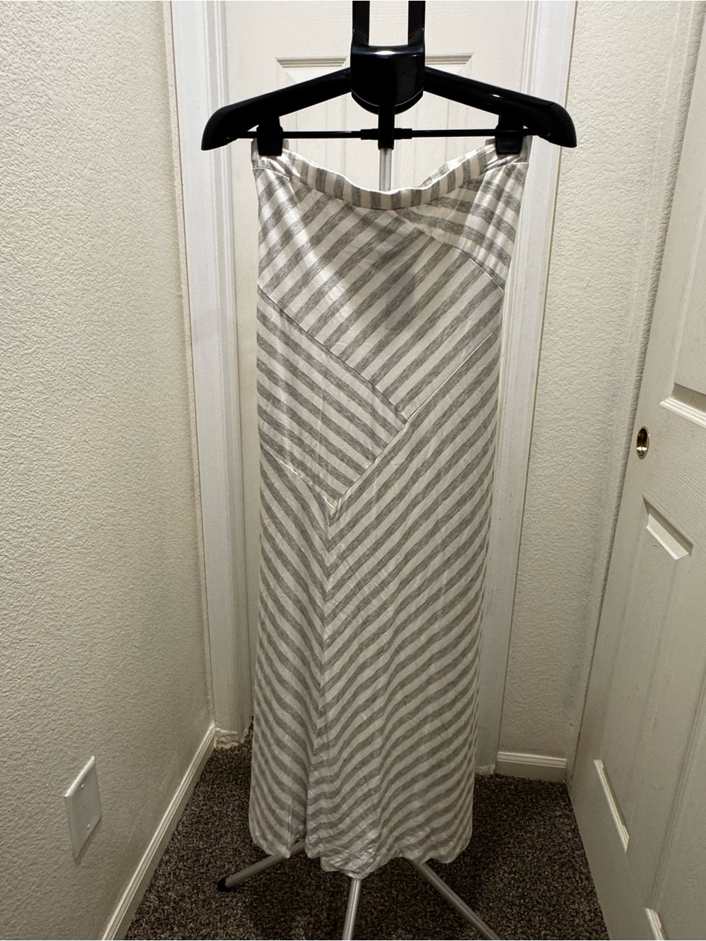 🩶 Design History | Diagonal Stripe Maxi Skirt - White & Light Gray